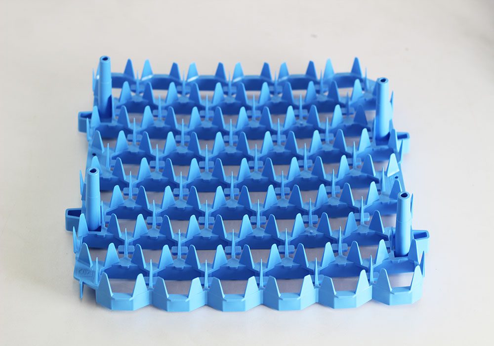 Staggered Incubator Tray with Bumpers